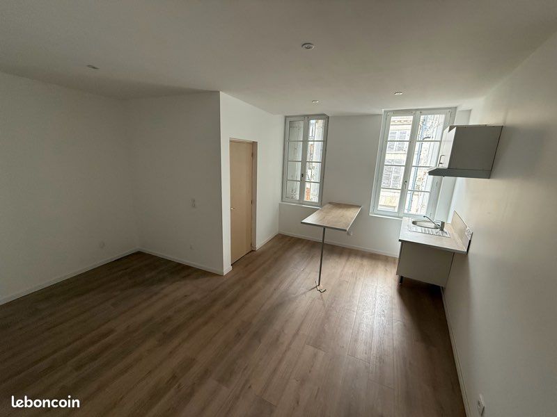 Appartement 1 pièce 27 m² · à Saint-Jean-d'Angély · 27 m² · 450 €