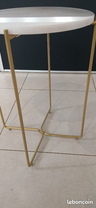 Petite table basse design en marbre (image 3)