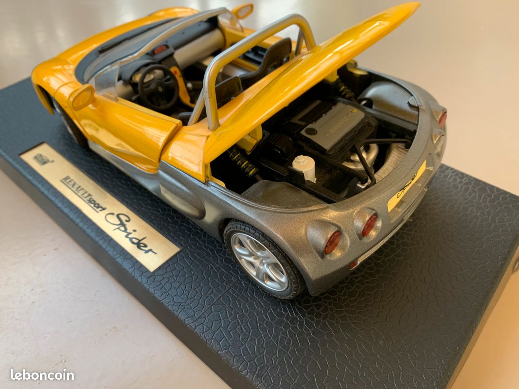 Miniature auto Renault Spider jaune 1/18 sur socle Renault Sport (image 3)