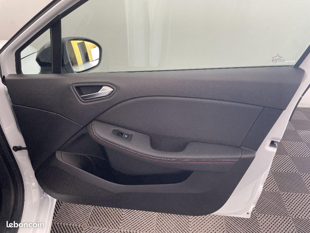 Renault Clio V E-Tech hybride 145 RS Line (image 20)
