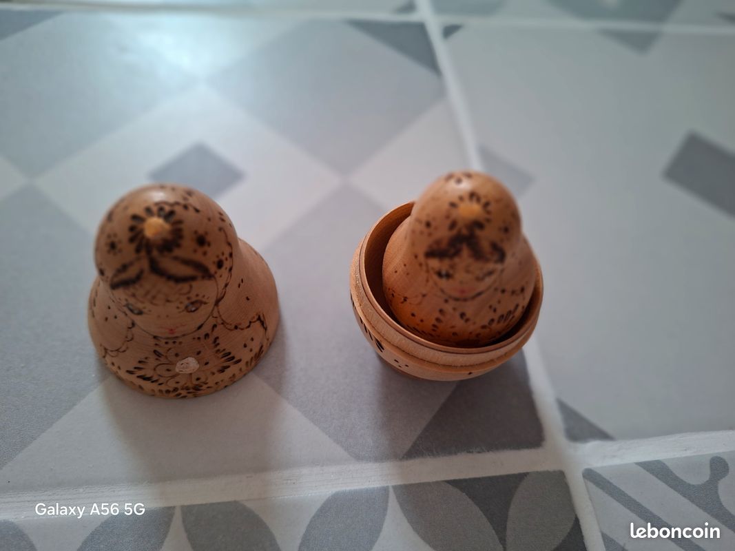 Poupées russes gigognes (Matriochkas) en bois brut gravé – Très bon état (image 5)
