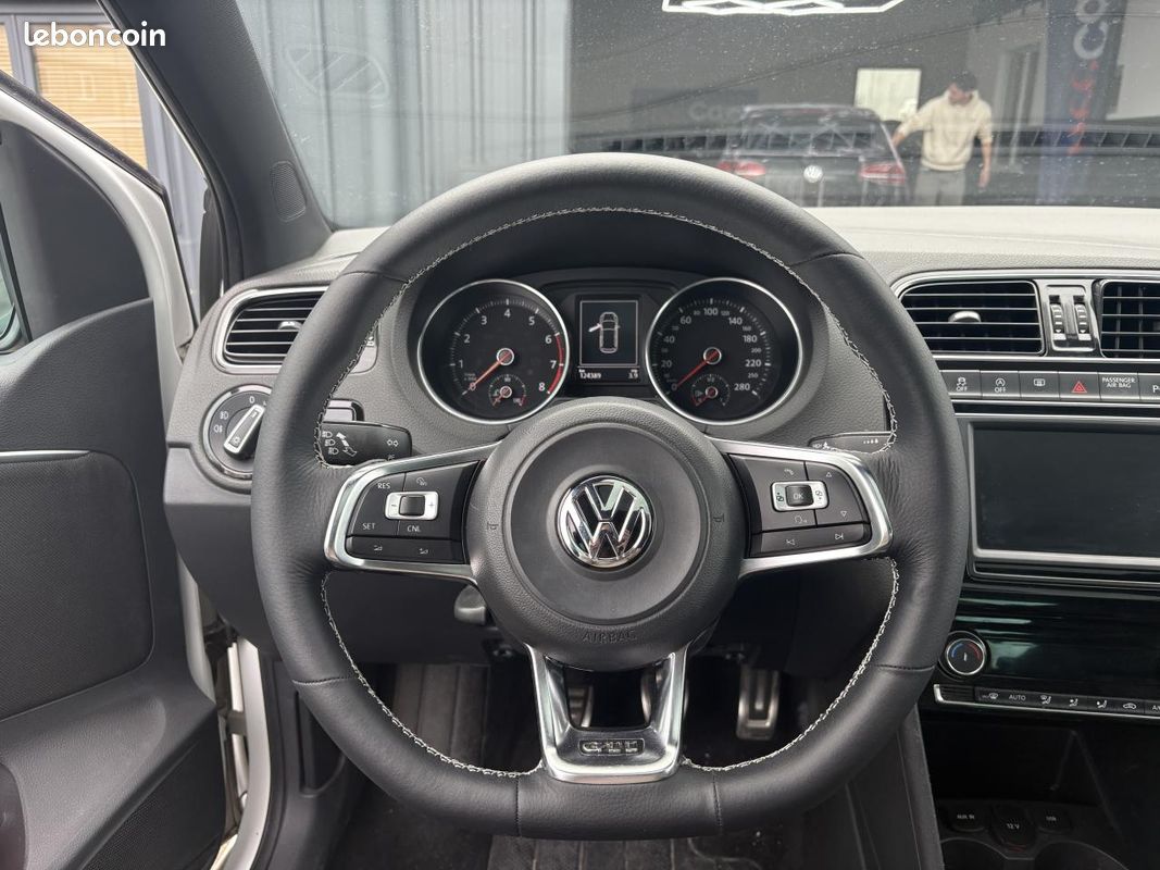 VOLKSWAGEN POLO 1.8 TSI 190 BLUEMOTION GTI ( toit ouvrant ) (image 10)