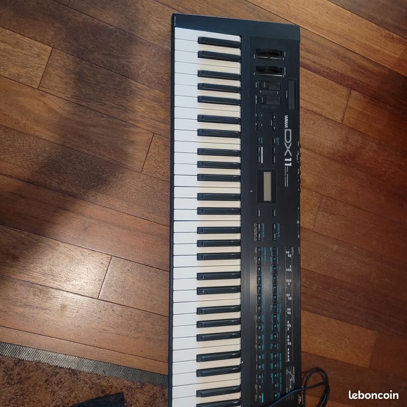Synthétiseur DX 11 Yamaha (image 1)