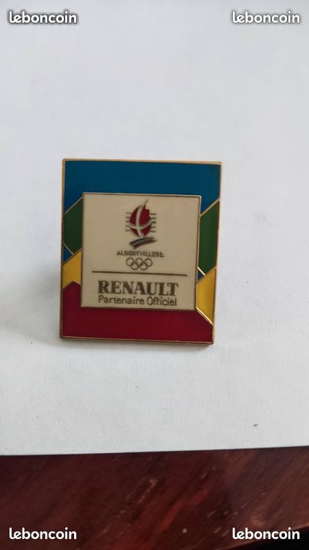 Pin's Renault Alpine – 40ème Anniversaire – Base Dorée Signée LMI – Collection