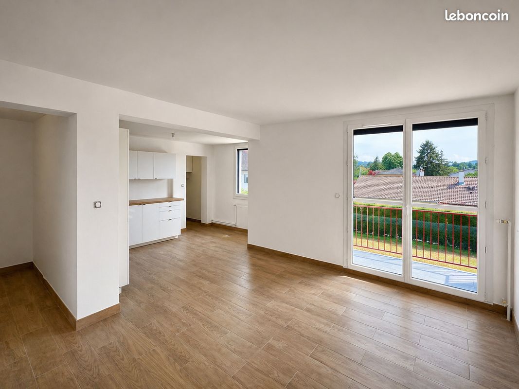 Appartement 5 pièces 96 m² · à Saint-Étienne-de-Saint-Geoirs · 96 m² · 180 000 €