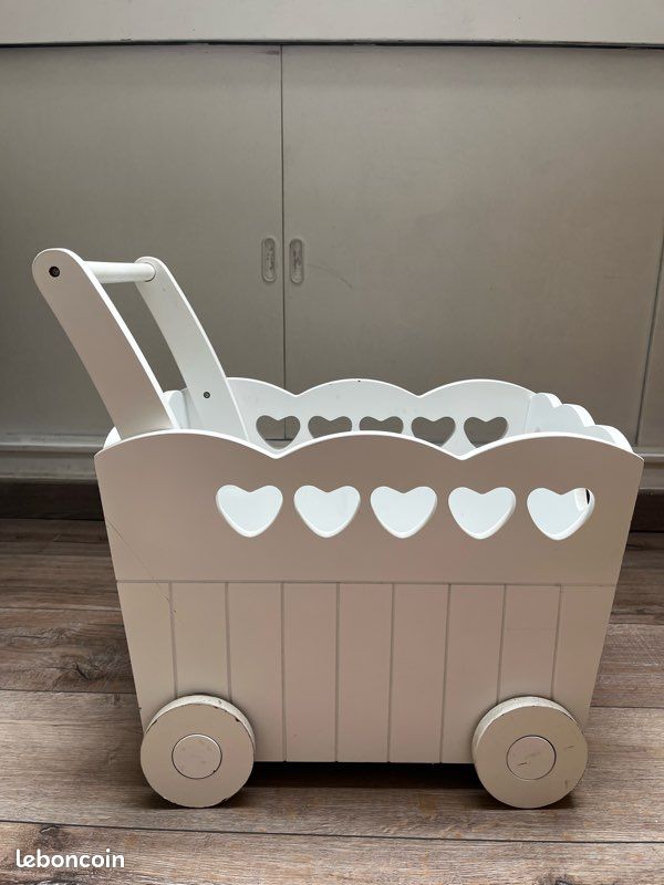 Petit chariot en bois (image 1)