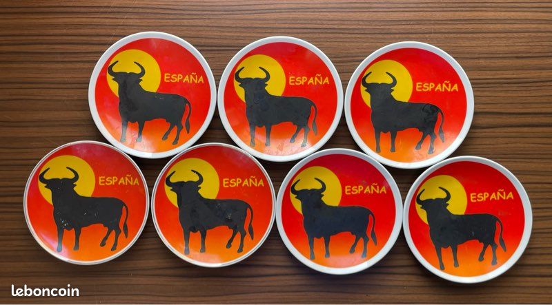 Série de 7 coupelles souvenirs d'Espagne - Taureau / Toros (image 1)