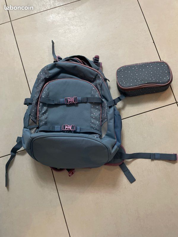 Sac à dos et trousse (image 1)