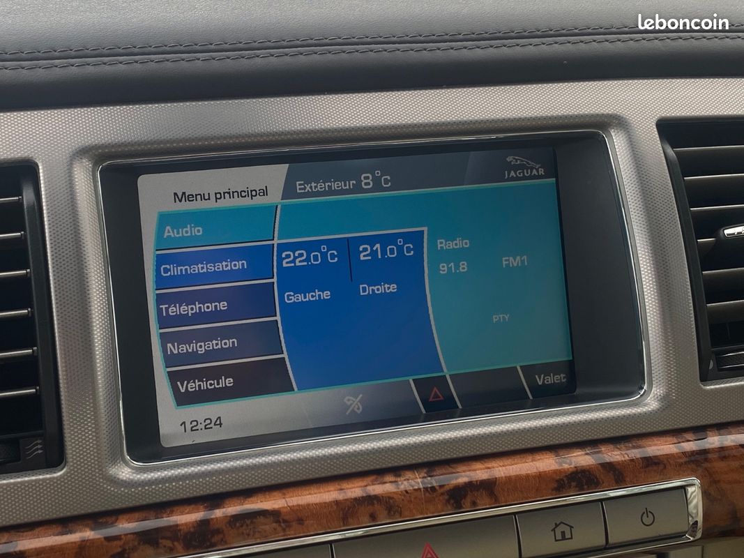 Jaguar XF 3.0 V6 275 Ch Diesel S Portfolio / TOIT OUVRANT / CAMÉRA DE RECUL / RÉGULATEUR DE VITESSE / SIÈGES ÉLÈCTRIQUES / FULL ENTRETIENS (image 13)