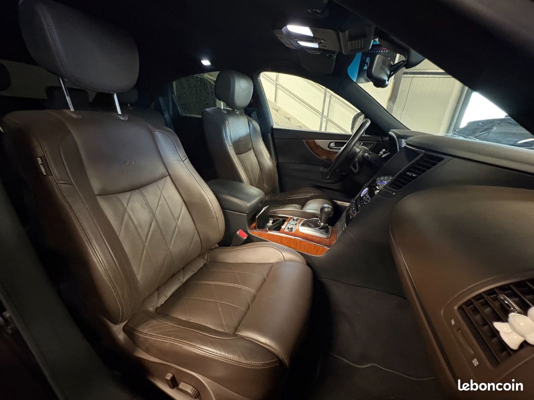 INFINITI FX FX30d 3.0D V6 GT Premium A / Suivi Nissan / 2éme mains (image 10)