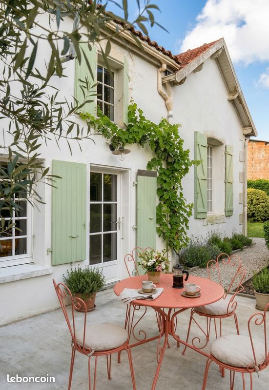 Maison 6 pièces 165 m² · à La Ronde · 165 m² · 320 000 €