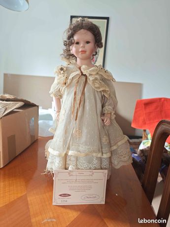 PAR AMOUR DES POUPEES : POUPEE MUNDIA MAIS LAQUELLE