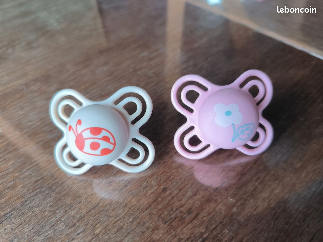 Lot de deux sucettes Mam (image 1)