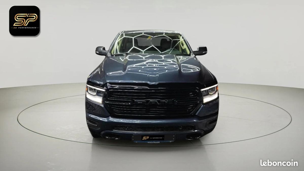 Dodge RAM 1500 Laramie Offroad Night Edition * 5.7 V8 HEMI * 4x4 * Cuir * Alpine * Jantes 22" (image 13)