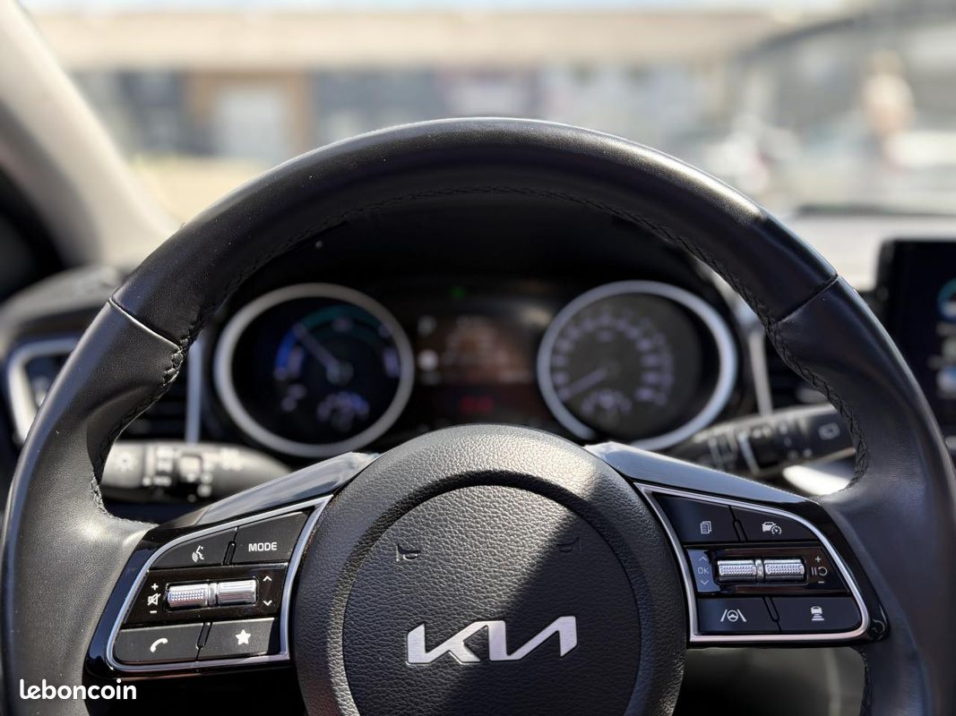 KIA CEED 1.6 GDI 141H 105 HYBRID PHEV 8.9KWH LOUNGE DCT BVA ( garanti constructeur ) (image 8)