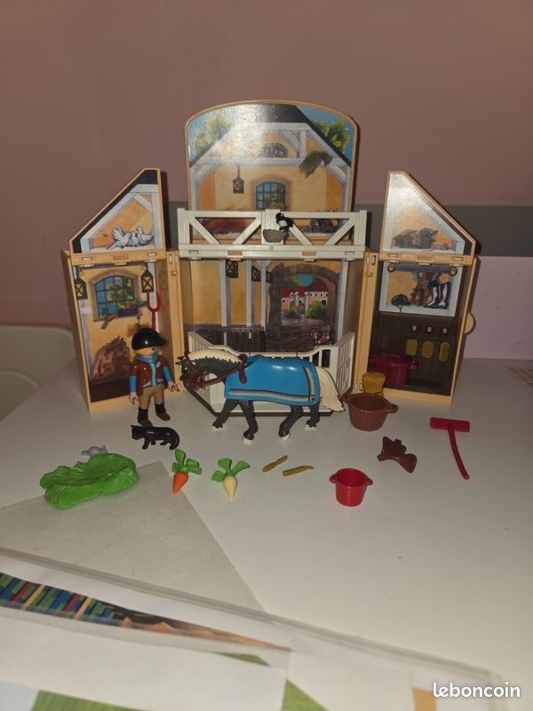 Coffret Valisette Écurie / Centre Équestre transportable Playmobil Country (image 1)
