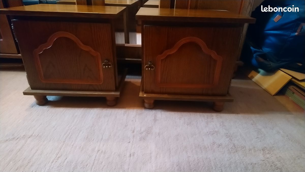 2 tables de chevet (image 1)
