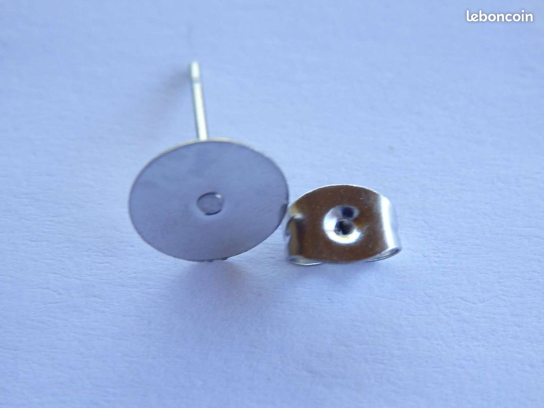 Clous d'oreille fait main en résine (image 6)