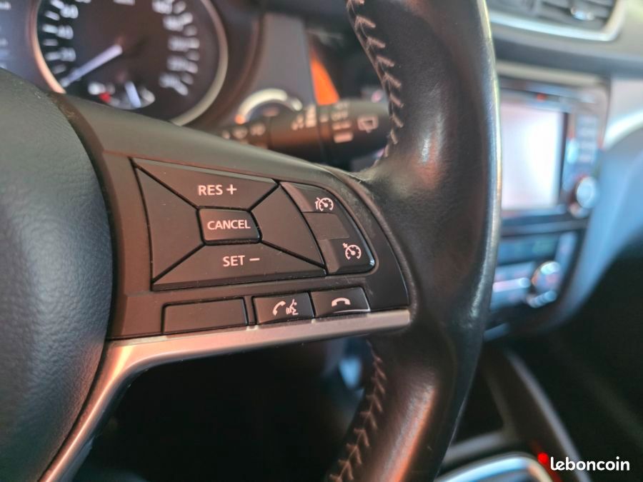 Nissan Qashqai 1.5 DCi 110 BVM6 N CONNECTA 360° TOIT Pano JA18 (image 20)