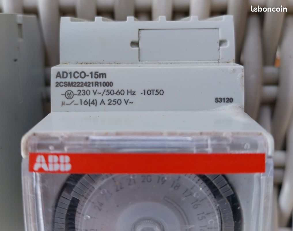 Superbe Lot Programmateur Horloge modulaire ABB 24h + Horloge Journalière AD1CO 15 minutes ABB T222421 (image 2)