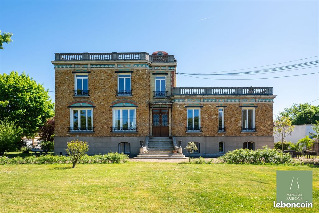 Maison 12 pièces 300 m² · à Le Vésinet · 300 m² · 2 700 000 €