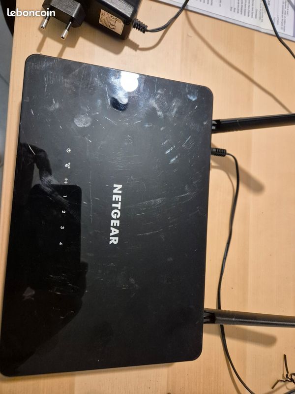Routeur Wi-Fi netgear WAC104 (image 1)