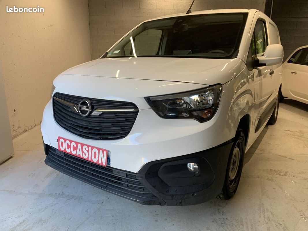 Opel Combo (4) 1.2 110ch L1H1/Standard Cargo (image 2)