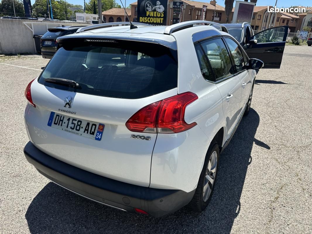 Peugeot 2008 1.2 82ch BVM5 Access (image 4)
