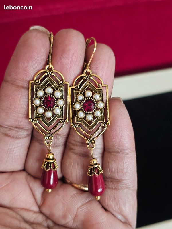Magnifique boucles d'oreilles avec perles bordeaux et dorée (image 5)