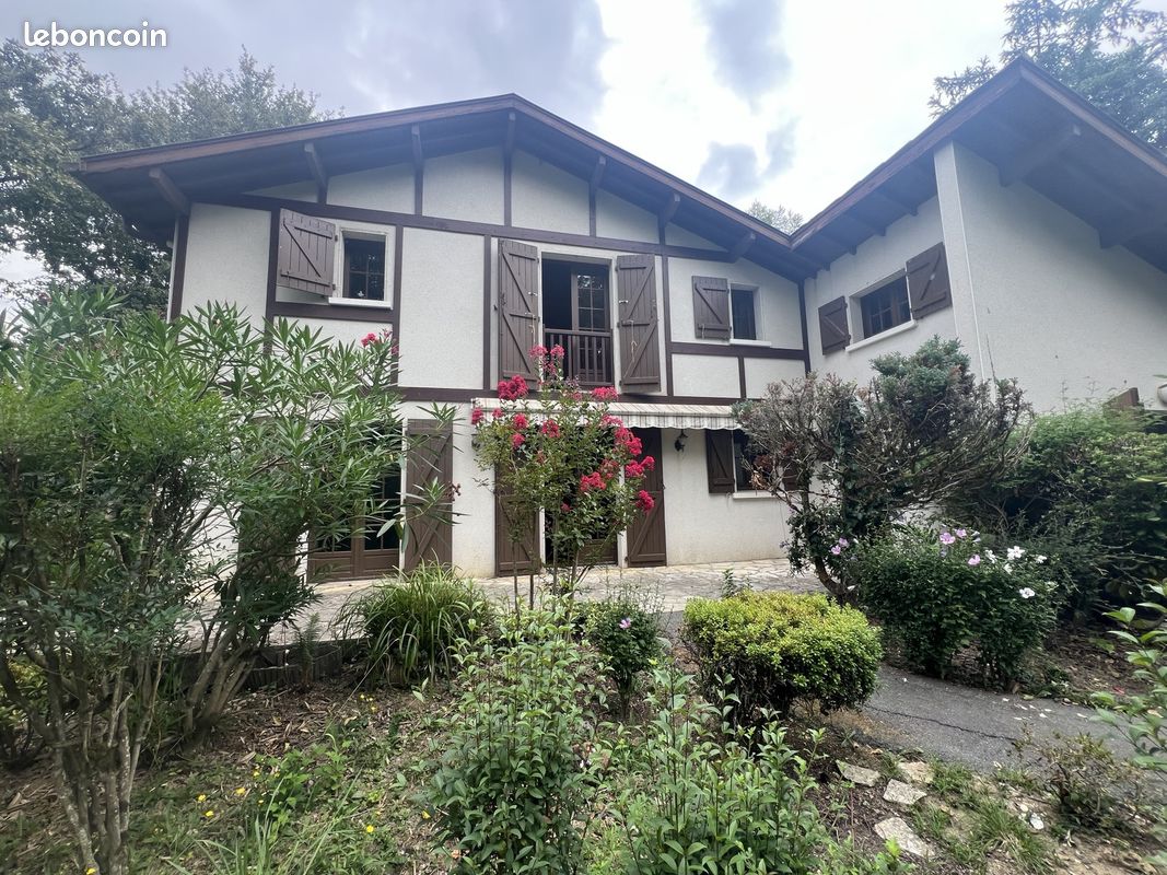 Maison 7 pièces 198 m² · à Béhasque-Lapiste · 198 m² · 260 000 €