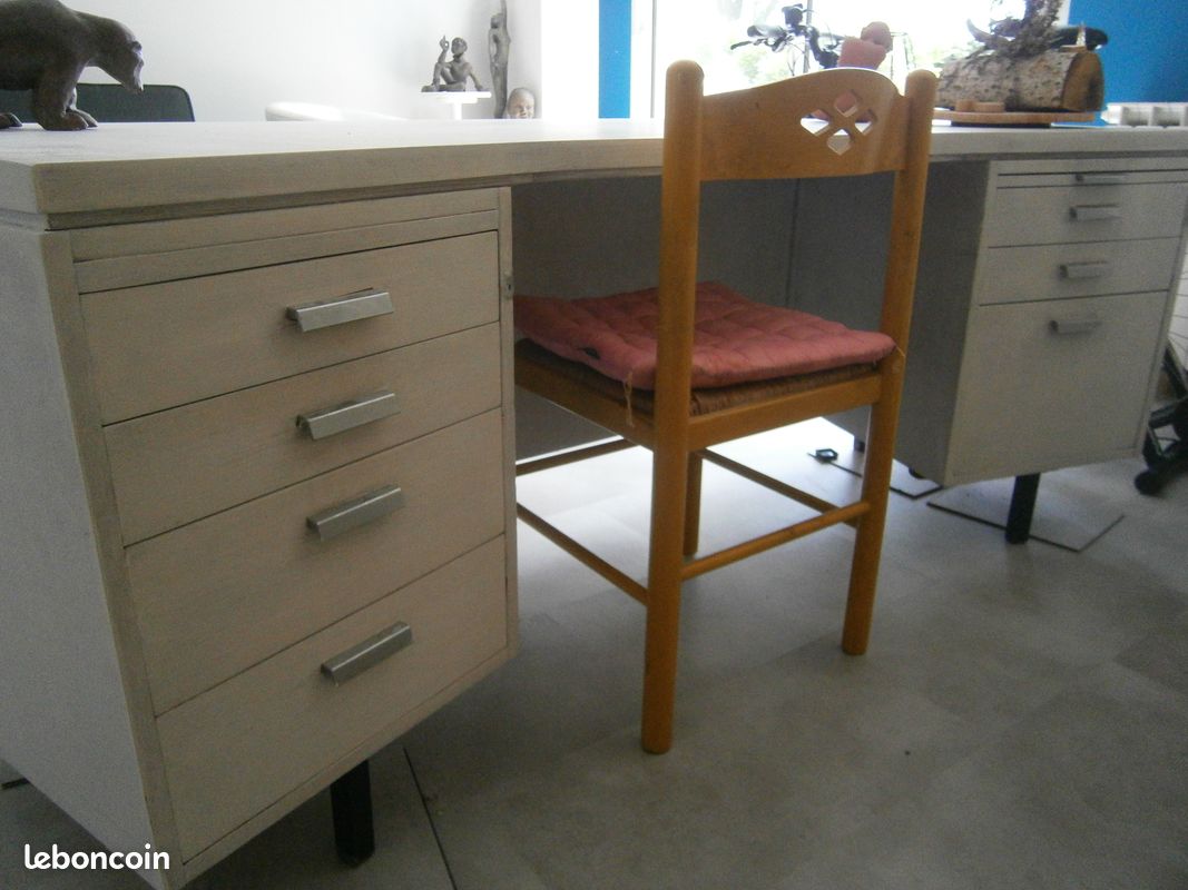 Bureau en bois (image 1)