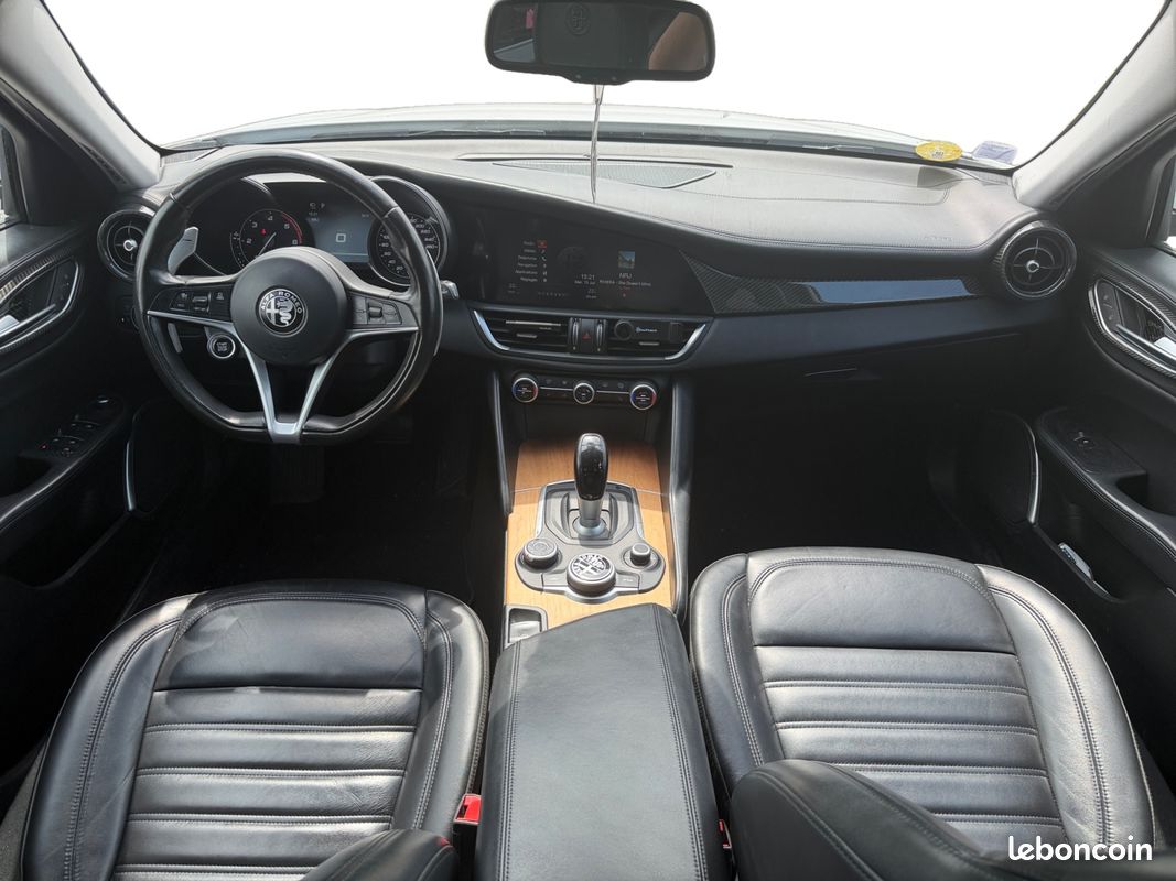 ALFA ROMEO GIULIA 2.2 JTD 180 LUSSO AT 180Ch Garantie 12 mois (image 2)