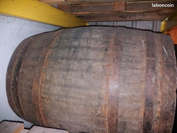 ANCIENNE BARRIQUE EN bois cerclages en laiton cuivré banyuls EUR 10,00 ANCIENNE BARRIQUE EN bois cerclages en laiton cuivré banyuls EUR 10,00
