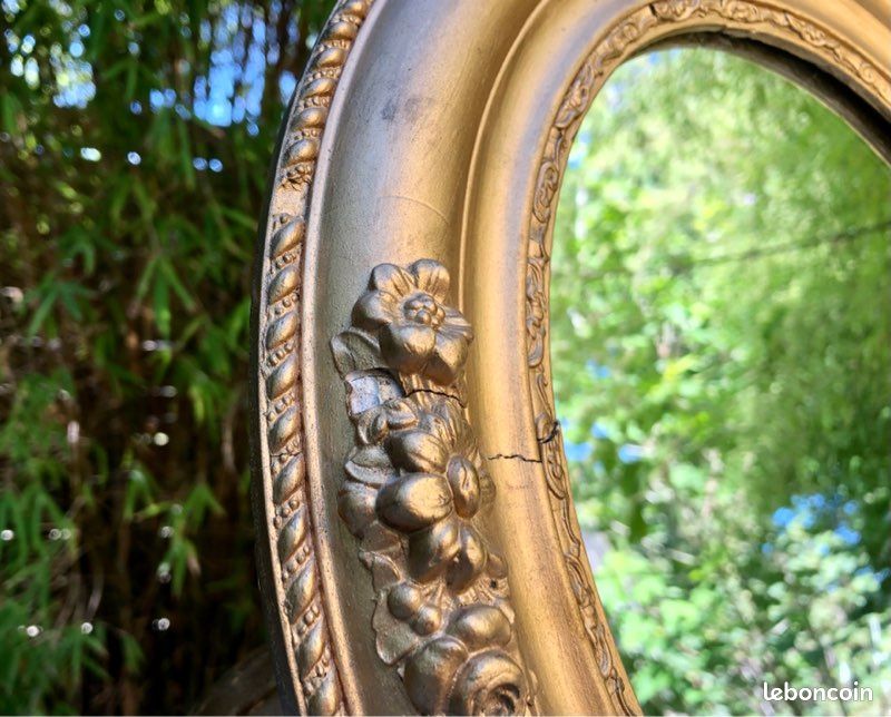 Ancien Miroir Ovale en Bois Sculpté Doré (image 4)