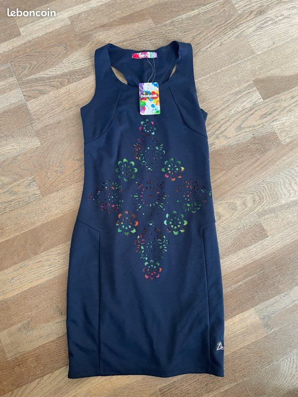 Robe Colorée Desigual Taille M/38 - Occasion En Très Bon état, Style Unique Et Festif