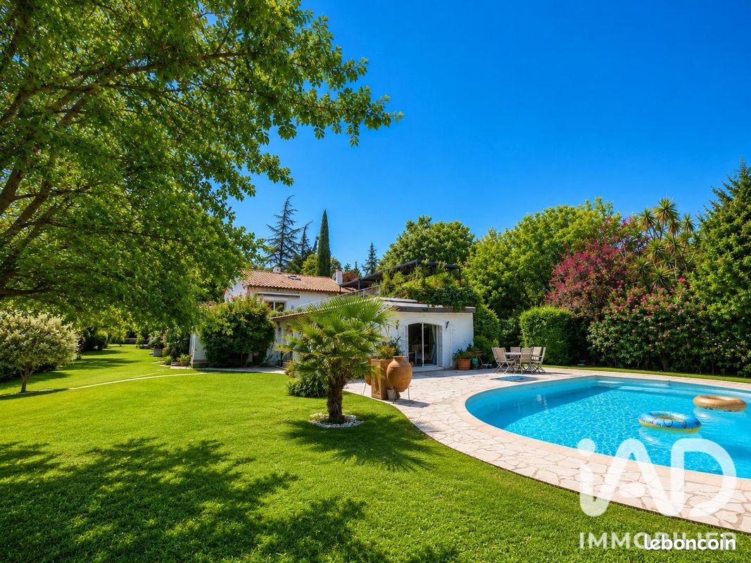 Maison 8 pièces 214 m² · à Roquefort-les-Pins · 214 m² · 1 375 000 €