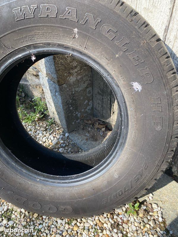 Pneu GOODYEAR WRANGLER 245/70 R16 107 H neufs (image 1)