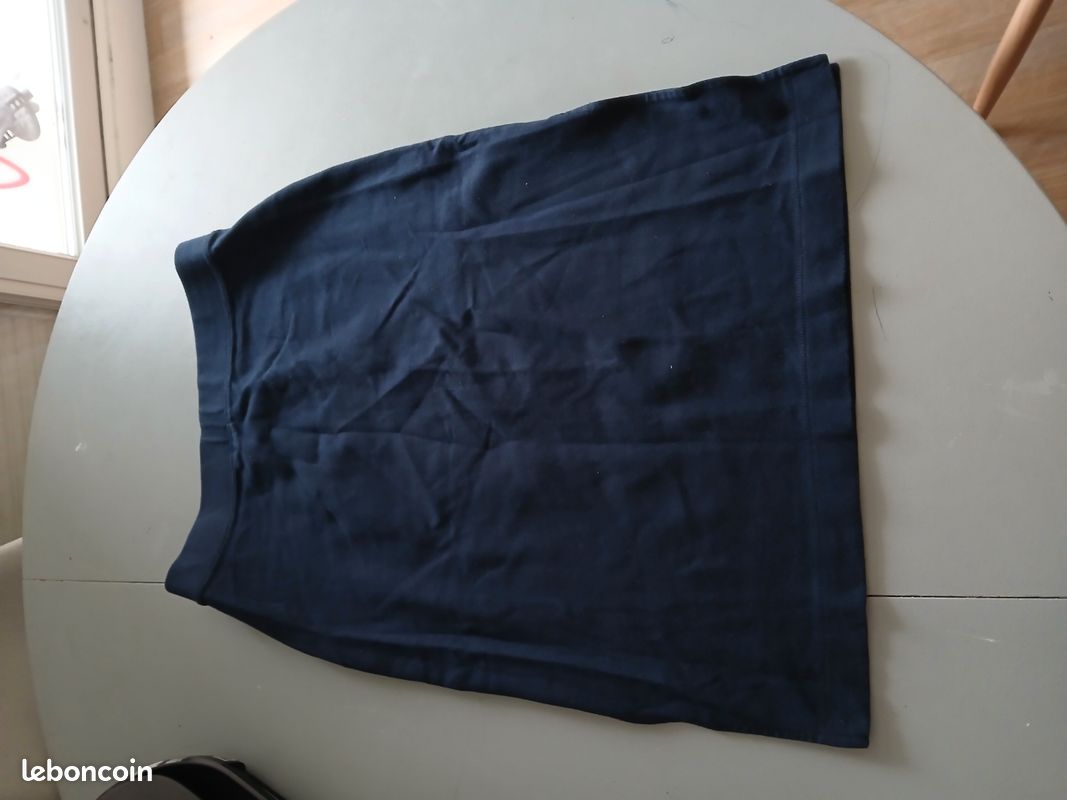 Élégante jupe bleu marine (image 1)