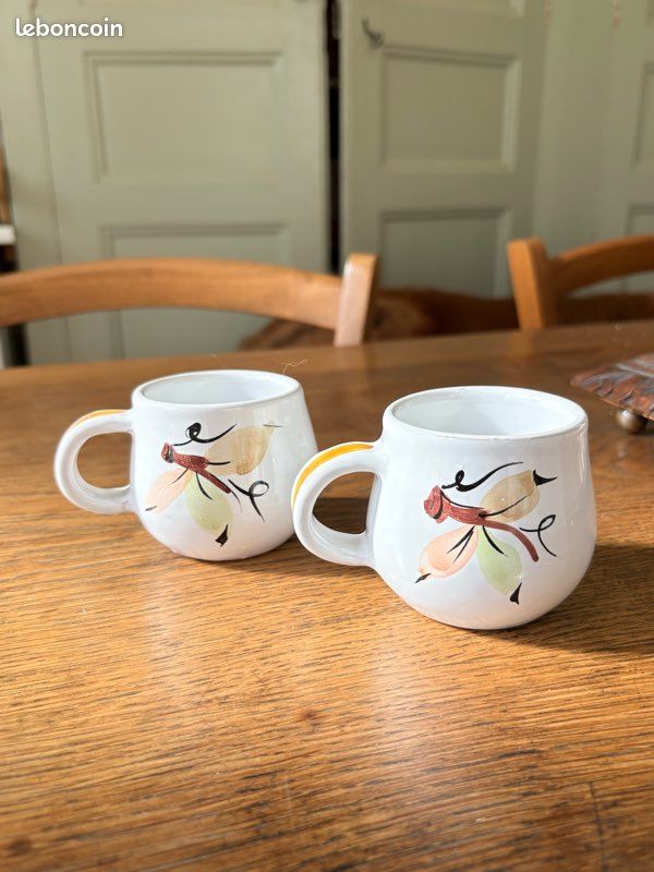 2 petites tasses blanche en terre cuite décoré (image 1)