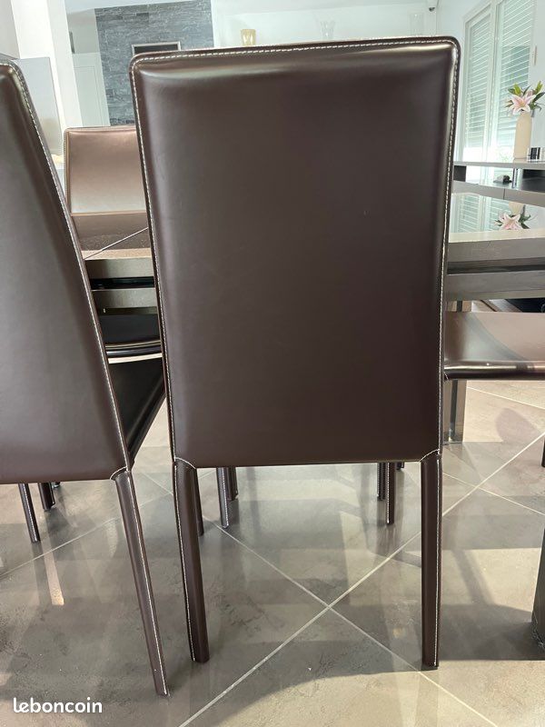 Meubles et table et chaises (image 6)