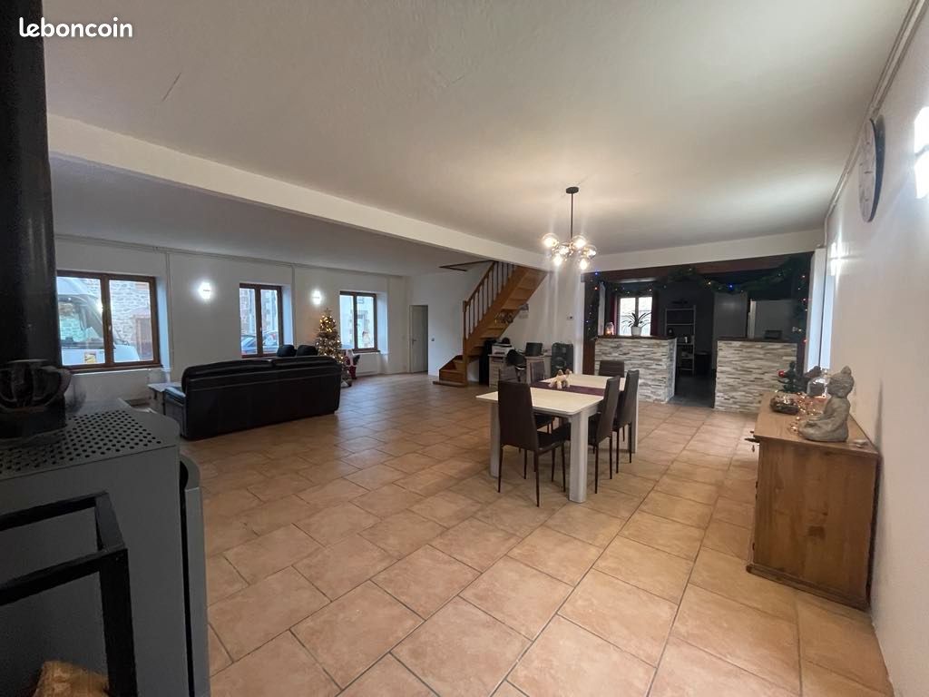 Maison 8 pièces 209 m² · à Treignat · 209 m² · 185 000 €