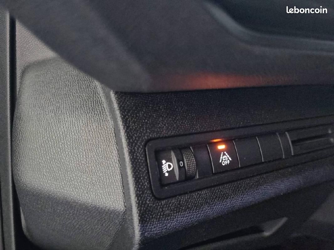 Peugeot 5008 BlueHDi 130ch S&S EAT8 - Allure Pack (image 29)