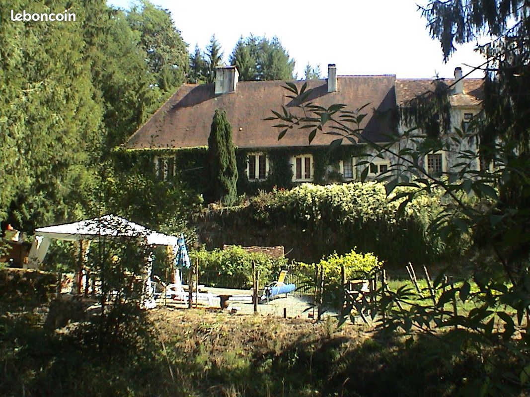 Local commercial 11 pièces 450 m² · à Sarrazac · 450 m² · 799 000 €