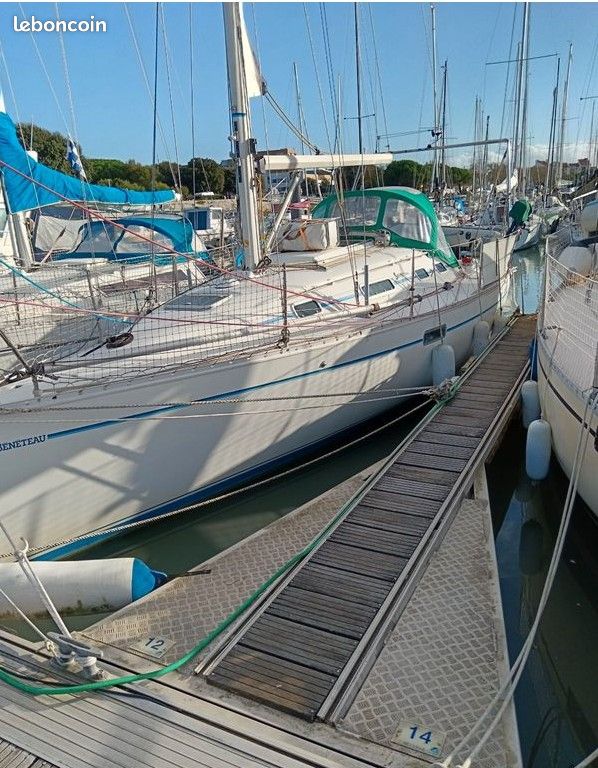 Beneteau Oceanis 300 — View photo 1