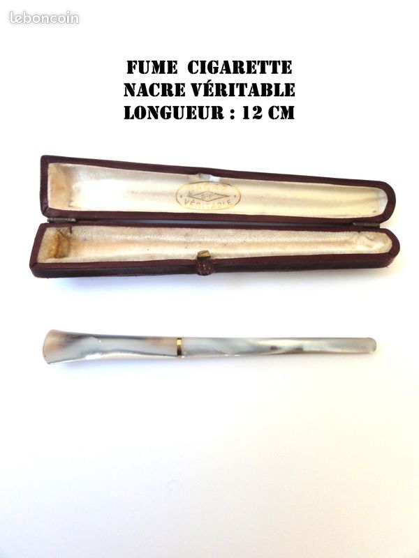Ancien Fume Cigarette