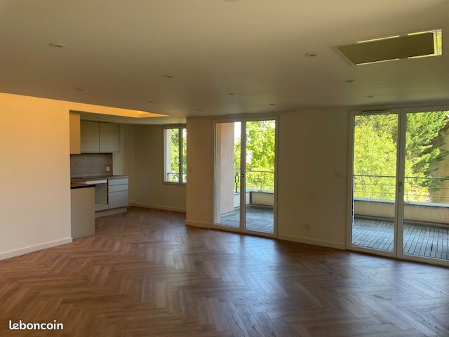 Appartement 4 pièces 86 m² · à Saint-Cyr-au-Mont-d'Or · 86 m² · 2 050 €