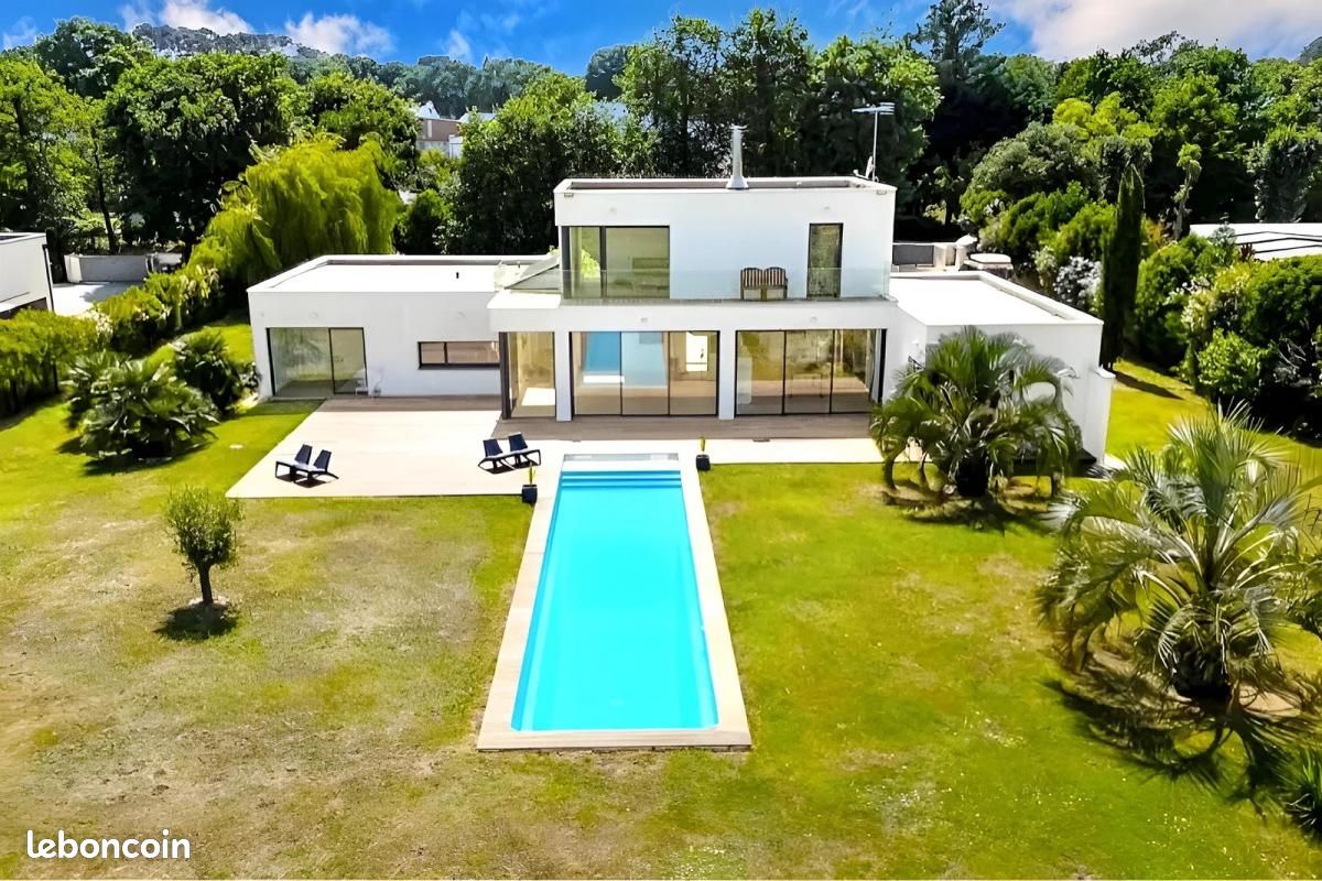 Maison 8 pièces 240 m² · à La Baule-Escoublac · 240 m² · 1 492 590 €