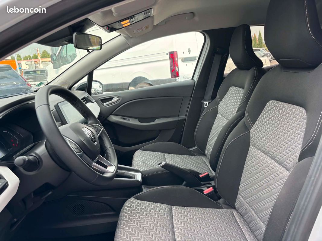 Renault clio v (2) 1.6 e-tech full hybrid 145 evolution (image 8)
