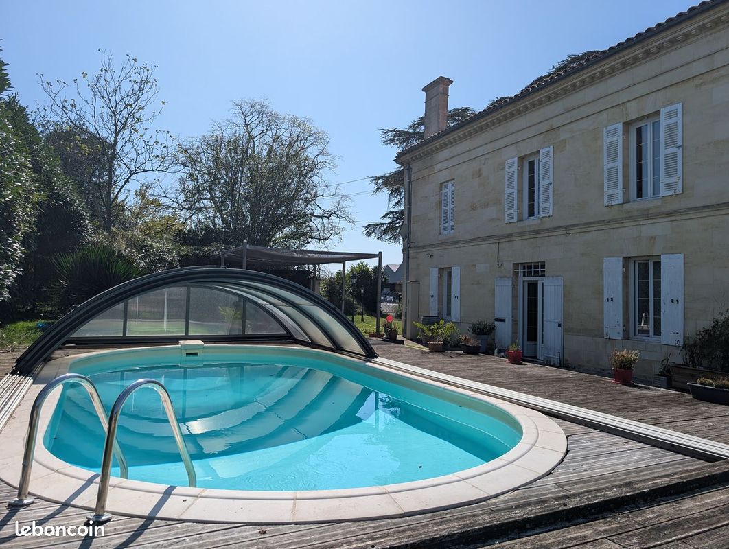 Maison 10 pièces 386 m² · à Yvrac · 386 m² · 690 000 €