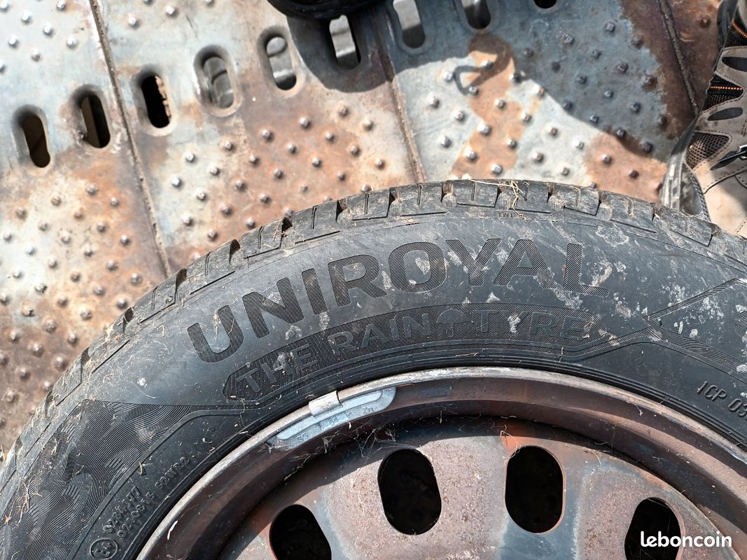 2 pneus 205 60 R16 Uniroyal (image 2)